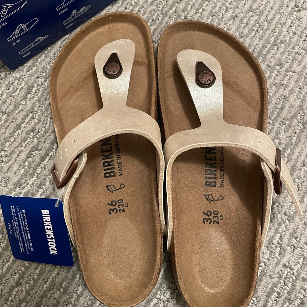 Women’s Birkenstock Gizeh sandal
